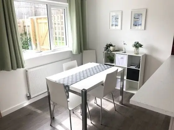 Beautiful Refurbished Home - Short Walk to the Beach - Oda