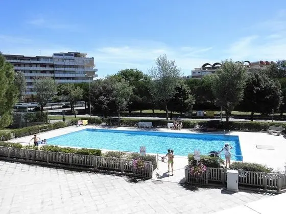 Beautiful Sea Front Studio With Swimming Pool by Beahost Rentals