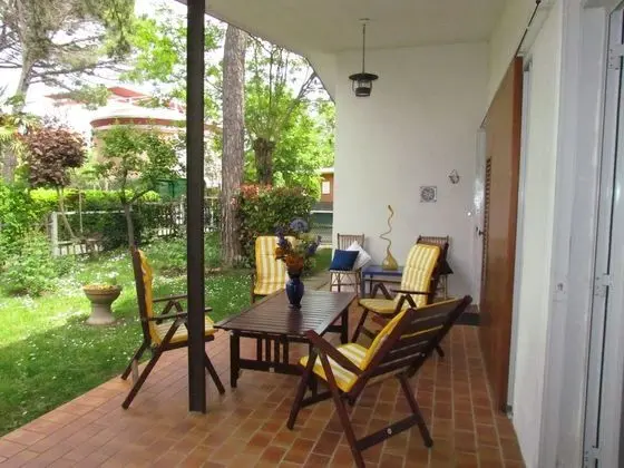Beautiful Single Villa With Spacious Private Garden - Beach Place Included - Dış Mekan