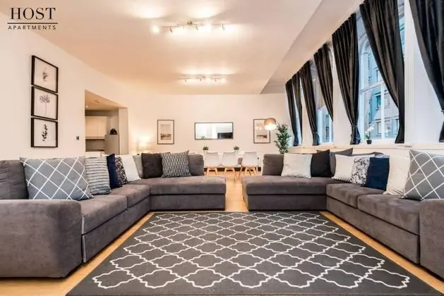 Beautiful Spacious Apartment in the City Centre