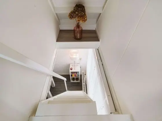 Beautiful, Spacious and Bright Holiday Home With Covered Veranda - Lobi