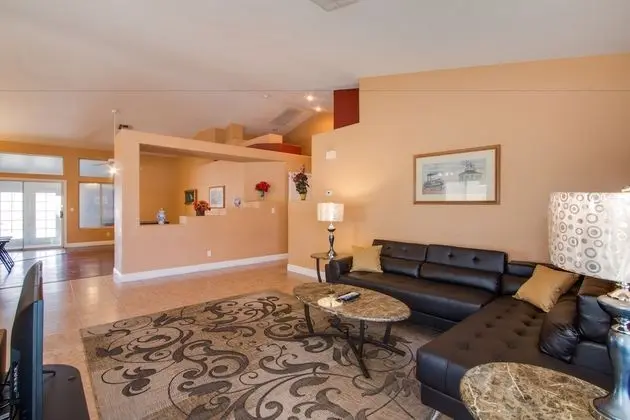 Beautiful Spacious House very Nice area - Lobi