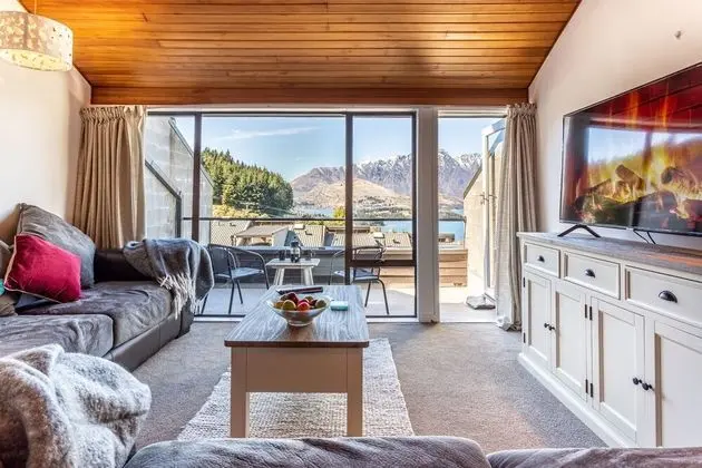 Beautiful Spacious Lake View City Townhouse - Oda Düzeni