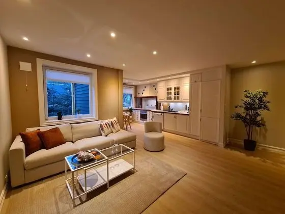 Beautiful, Spacious And Modern, 2-bedroom, Near Center Free Parking