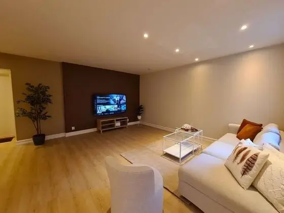 Beautiful, Spacious And Modern, 2-bedroom, Near Center Free Parking - Oda