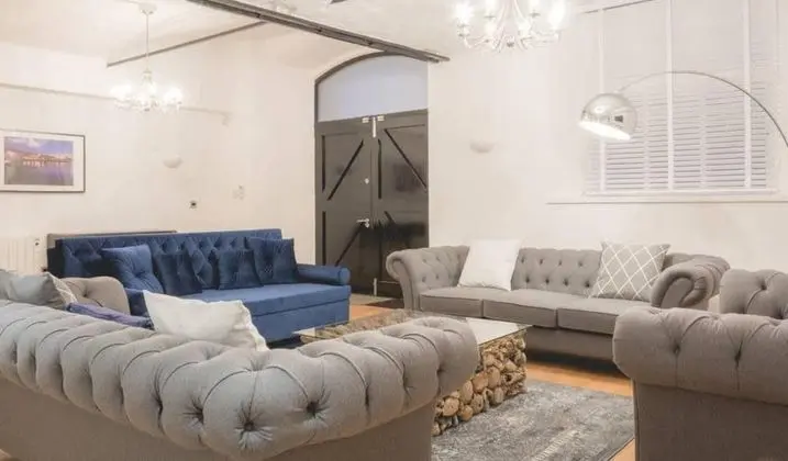 Beautiful Spacious One of a Kind Apt Super Central