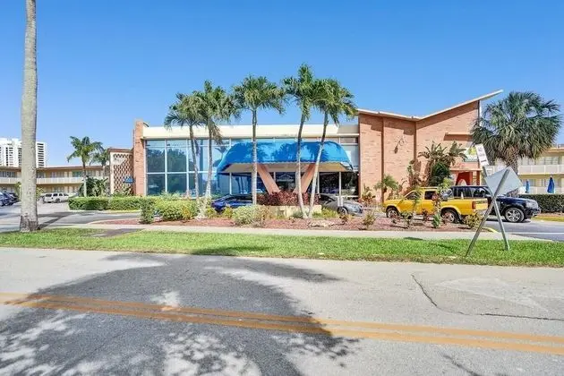 Beautiful Studio/bath, Hallandale Beach, Outdoor Pool, Walking Distance to the Beach & Free Parking! - Dış Mekan