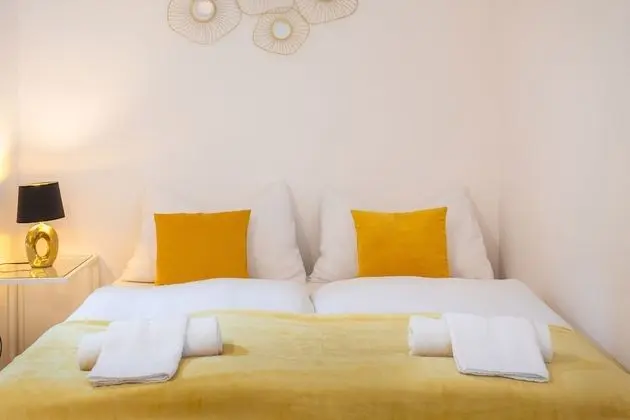 Beautiful Studio Near City Center