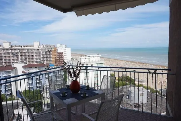 Beautiful Studio With sea View by Beahost Rentals