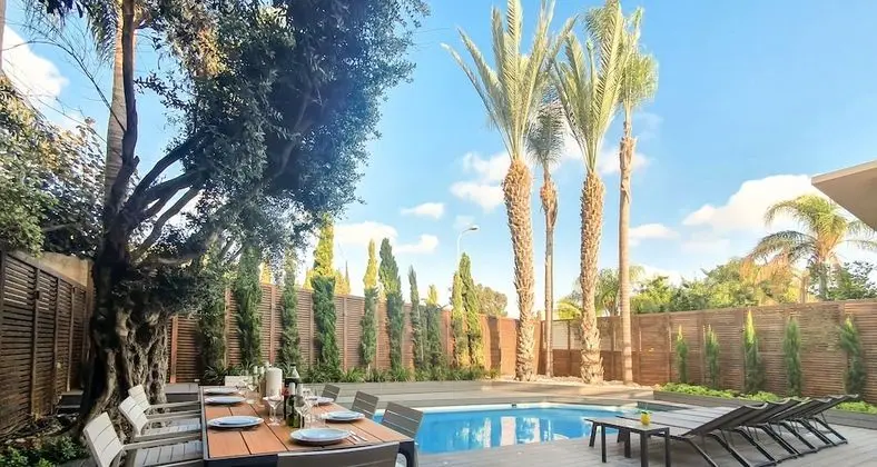 Beautiful Villa Swimming Pool 6 Bdrms H3