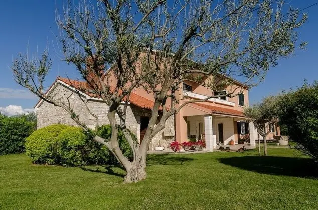 Beautiful three bedroom country house