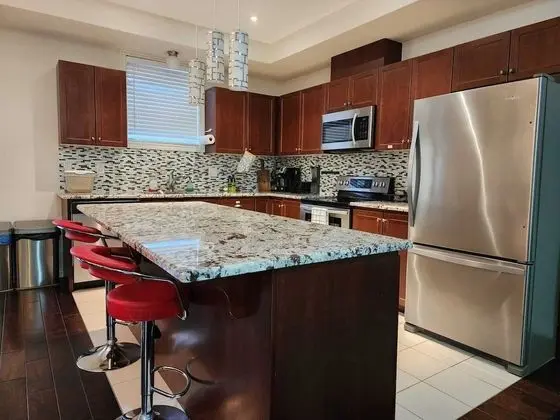 Beautiful Three Bedroom House - Mutfak
