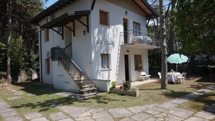 Beautiful Three-room Apartment on the First Floor of a Villa With Garden - Dış Mekan
