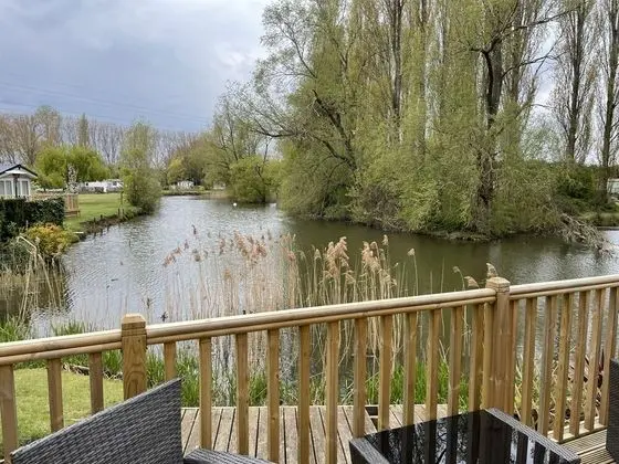 Beautiful and Tranquil Lakeside Lodge - Sleeps 4