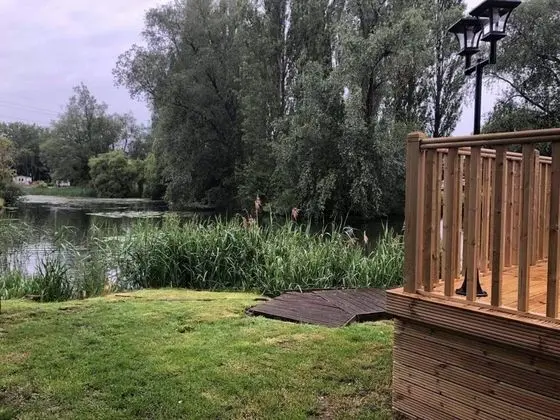 Beautiful and Tranquil Lakeside Lodge - Sleeps 4 - Dış Mekan
