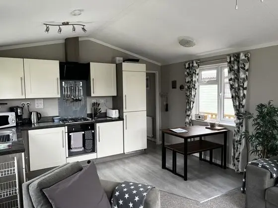 Beautiful and Tranquil Lakeside Lodge - Sleeps 4 - Mutfak