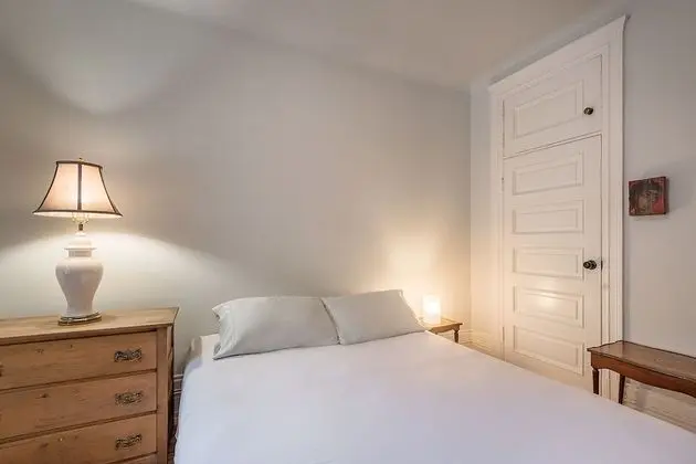 Beautiful Vintage 2BR- Heart Of Downtown