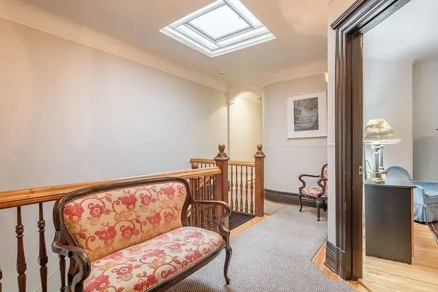 Beautiful Vintage 2BR- Heart Of Downtown - İç Mekan