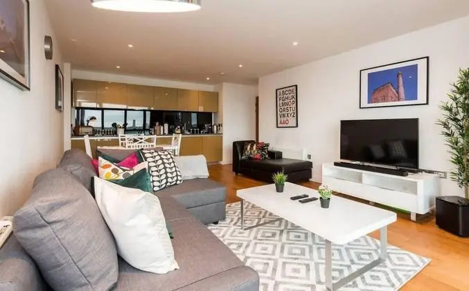 Beautiful Waterfront Apartment With Balcony - Sleeps 6