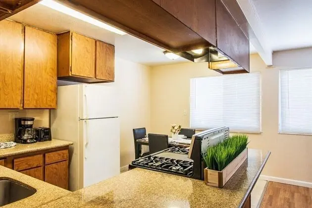 Beautifully Designed Concord Apartment - Mutfak