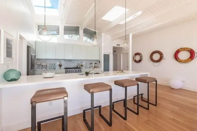 Beautifully Designed Palos Verdes Villa w/ Private Beach and Stunning Views - Mutfak