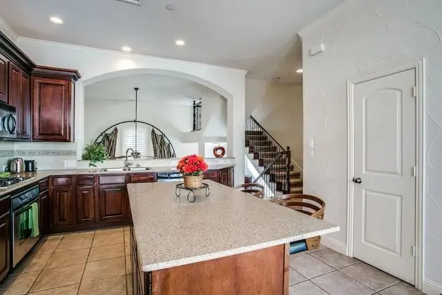 Beautifully furnished TownHome at shops - Mutfak