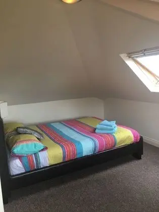 Beautifully Presented 6 bed 5 & a Half Bath House - Oda