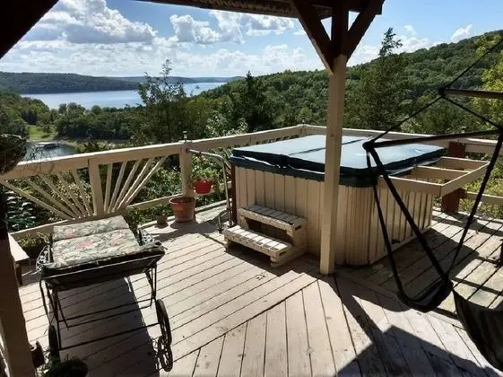 Beaver Lake Heavenly Hideaway B&B - Havuz