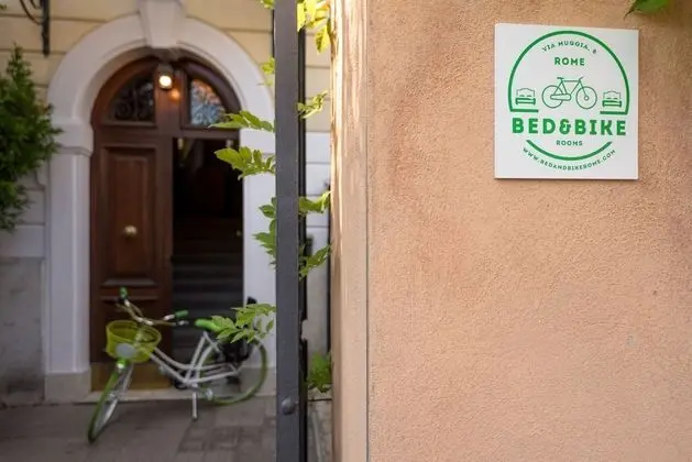 Bed&BikeRome Rooms
