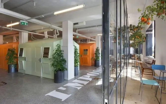 Bed and Boarding - Hostel