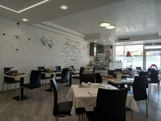 Bed and Breakfast Brezza Marina e Ristorante Shoreline - Yerinde Yemek