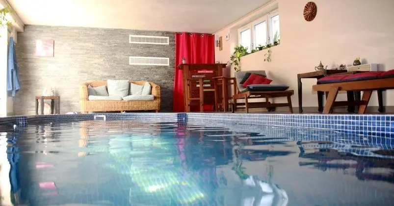 Bed & Breakfast Crosne Plazza & Spa - Havuz