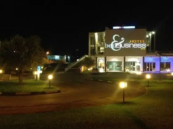 Hotel Bed & Business - Dış Mekan