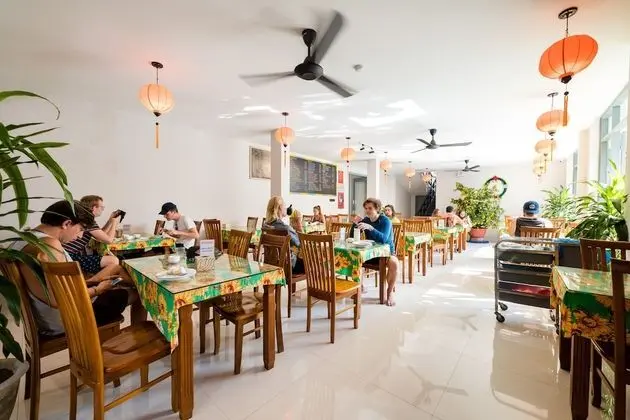 Bed Station Hostel & Pool Bar Hoi An - Yerinde Yemek