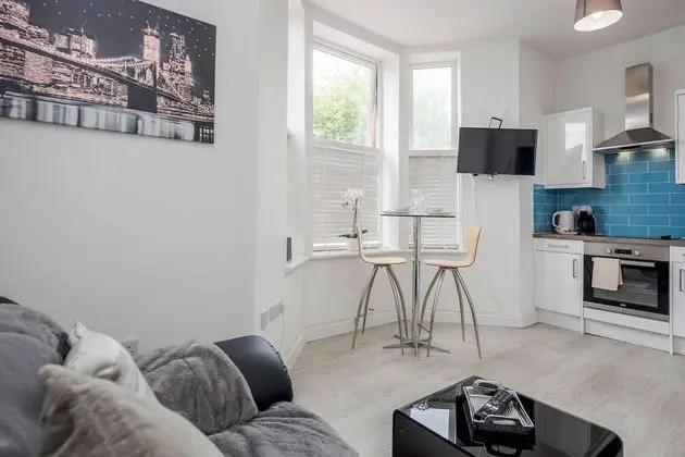 Bedford Park St Michaels1 by Homely Spaces 1BR Apt - Oda Düzeni