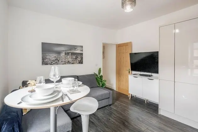 Bedford Town Centre Conduit4-1br by Homely Spaces - Yerinde Yemek