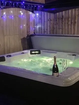 BedrockLodge Buisness Centre HolidayLets - Havuz