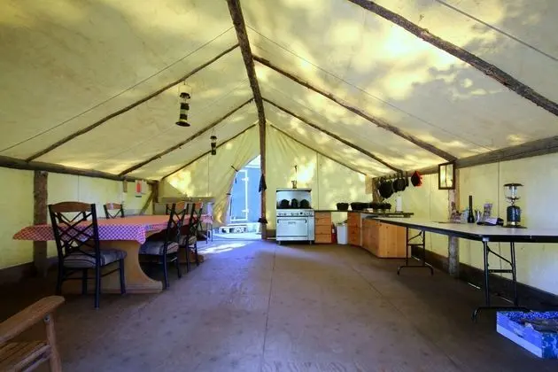 Bedroll and Breakfast - Campground - İç Mekan