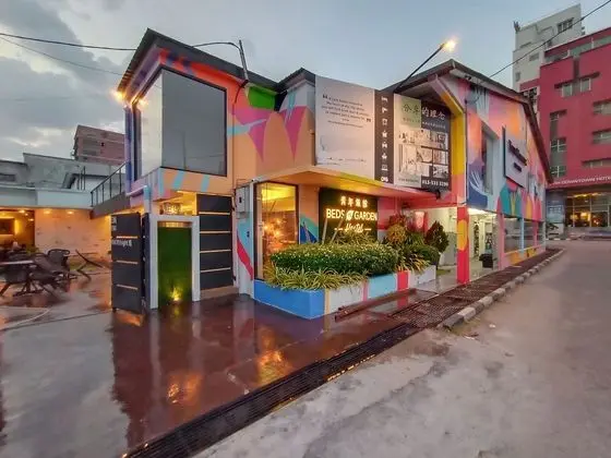 BEDS IN GARDEN HOSTEL