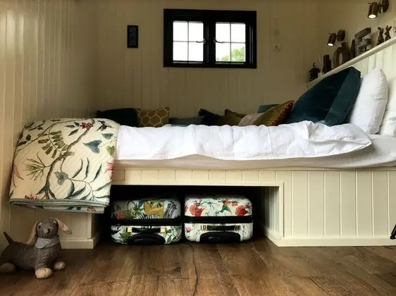 Beds of Silk Luxury Glamping - Oda