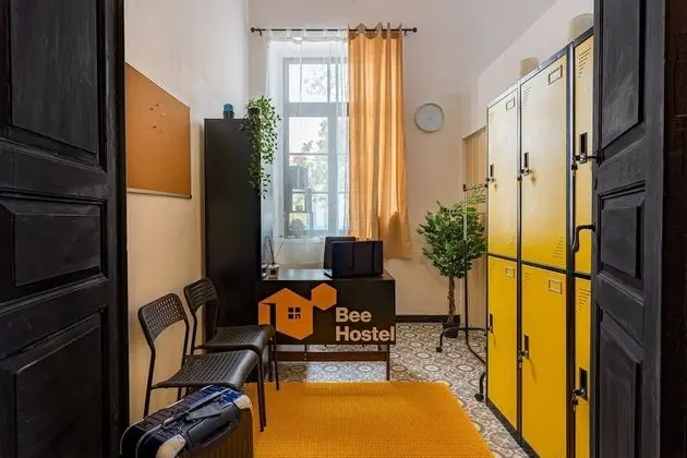 Bee Hostel - Lobi