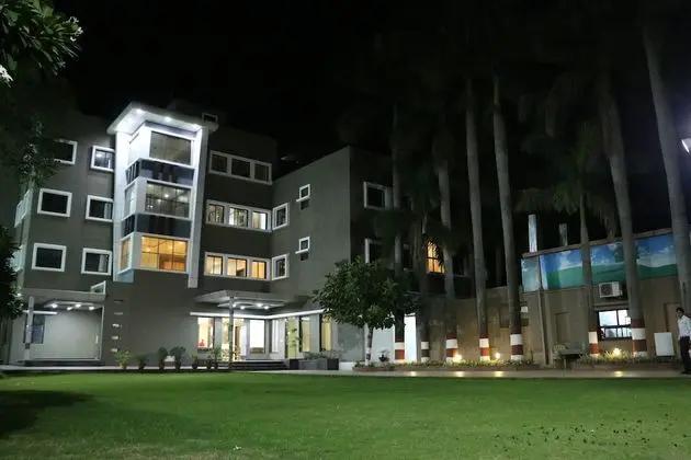 Hotel Bee Town
