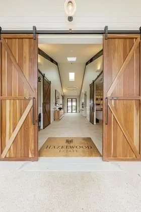 Beechmont Estate - Lobi