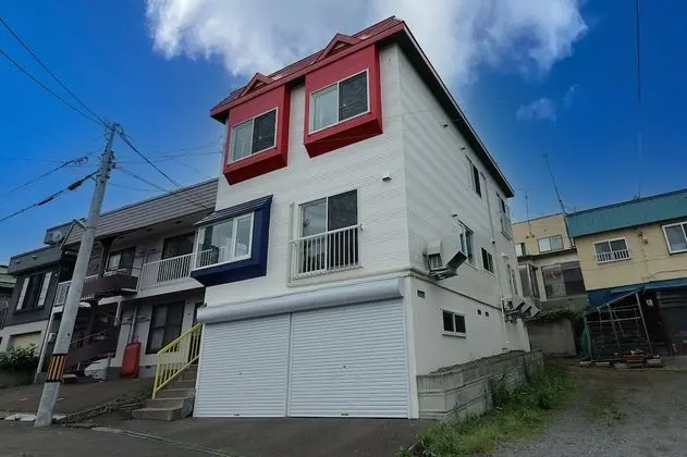 THE BEEHIVE AIOI