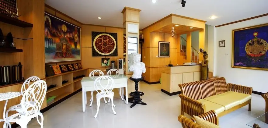 Beehive Magenta Patong Hostel - Yerinde Yemek