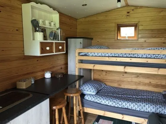 Beehive @ Westcote Glamping- Campsite - Mutfak