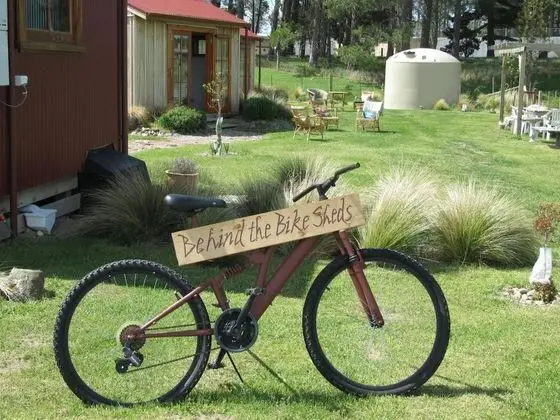 Behind the Bike sheds - Dış Mekan