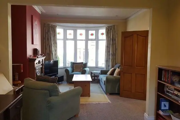 Belfastbreaks - Modern 4 Bedroom Townhouse in South Belfast - Lobi
