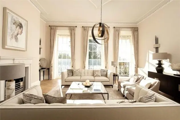 Belgravia Mews House With Pool