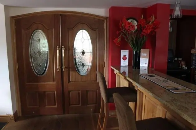 The Bell Country Inn - Lobi